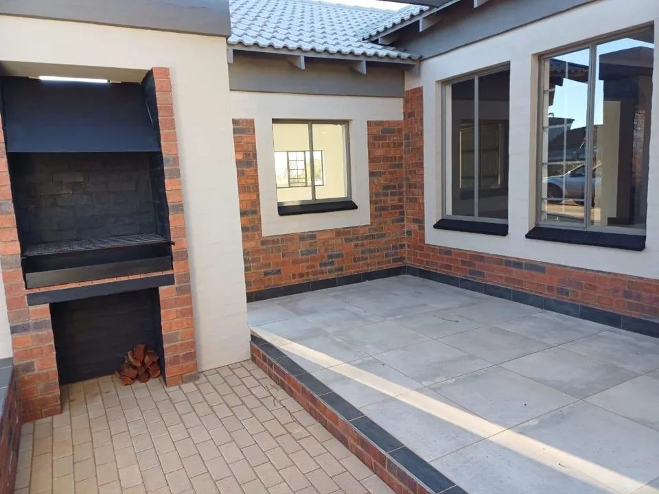 3 Bedroom House for sale in Doringkruin
