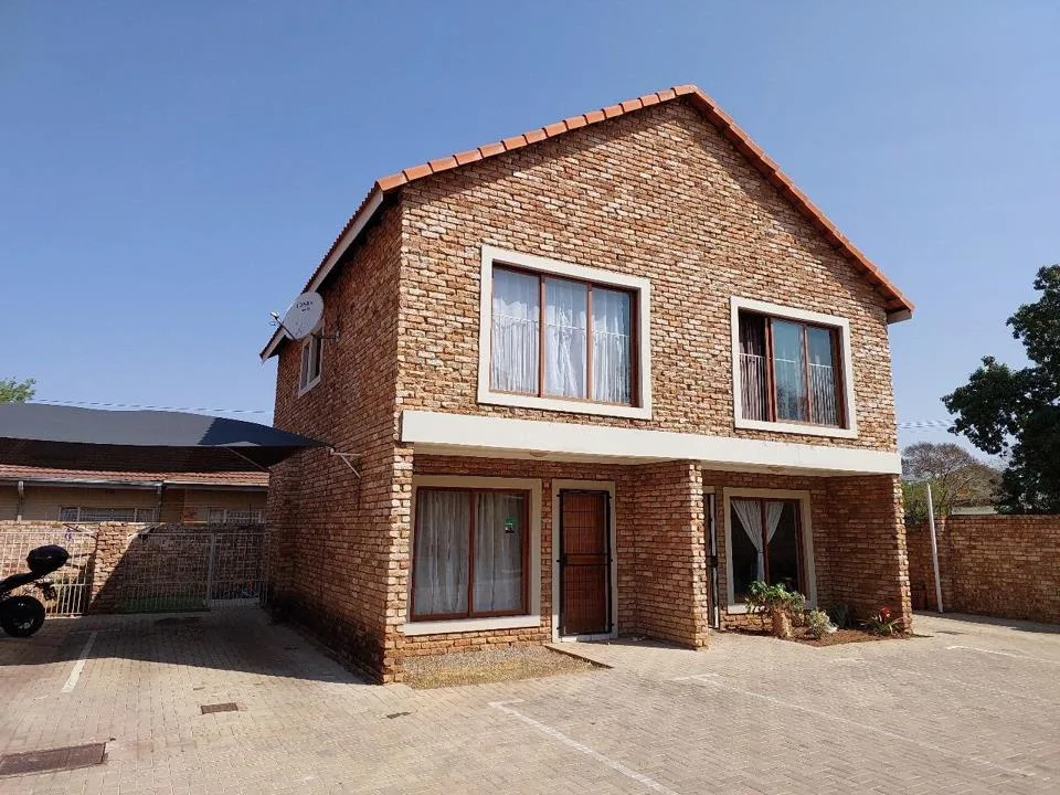 2 Bedroom Townhouse for sale in Potchefstroom Central