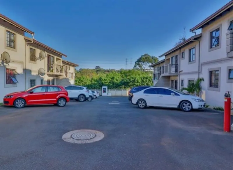 3 Bedroom Apartment / flat for sale in Grove End