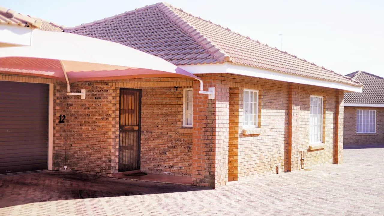 2 Bedroom Townhouse for sale in Bendor Ridge