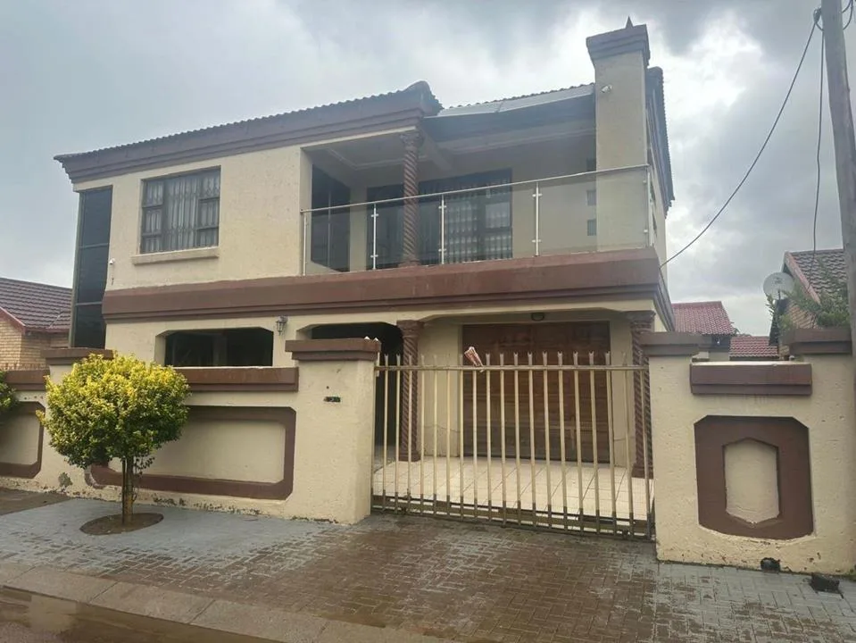 5 Bedroom House for sale in Grasslands