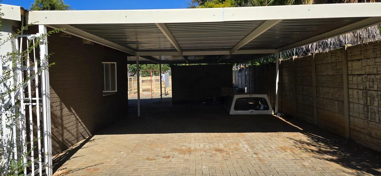 13 Bedroom House for sale in Brandwag