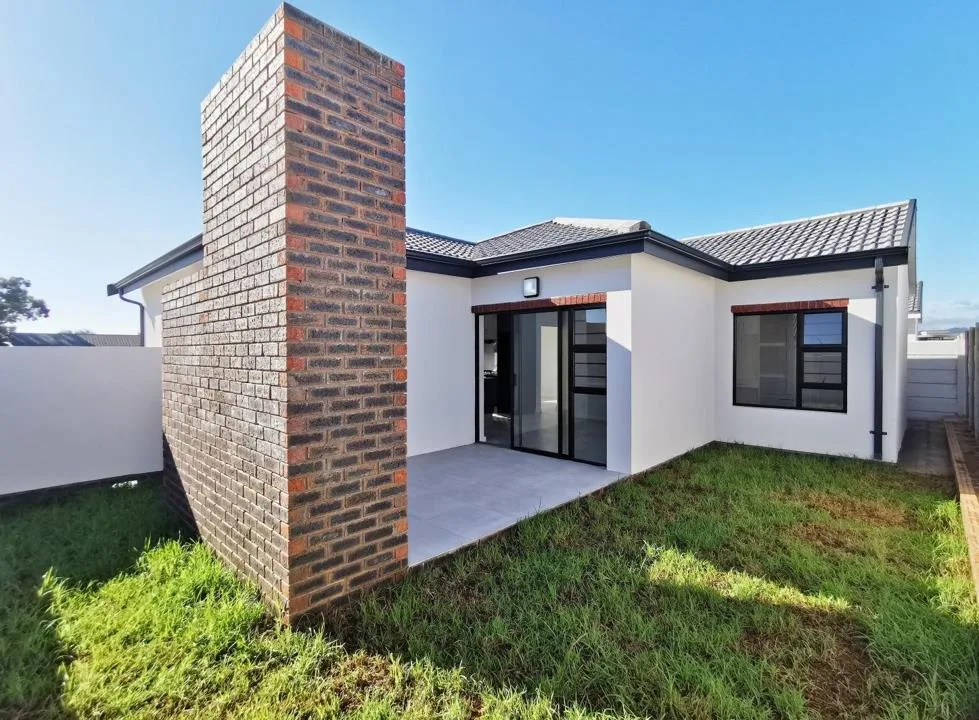 2 Bedroom Townhouse for sale in Glenroy Park