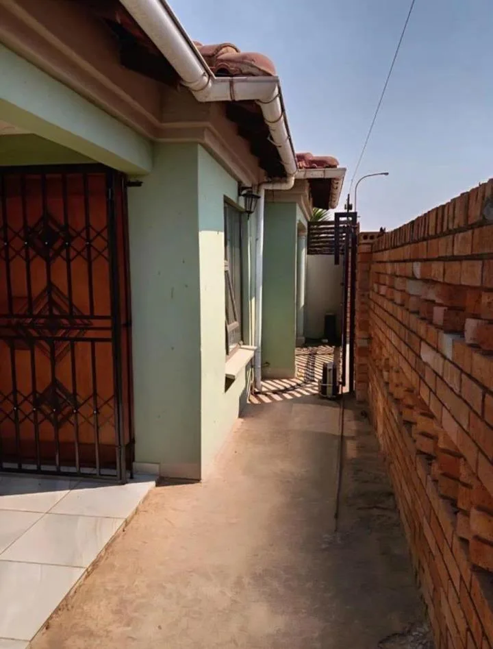 2 Bedroom House for sale in Meadowlands West