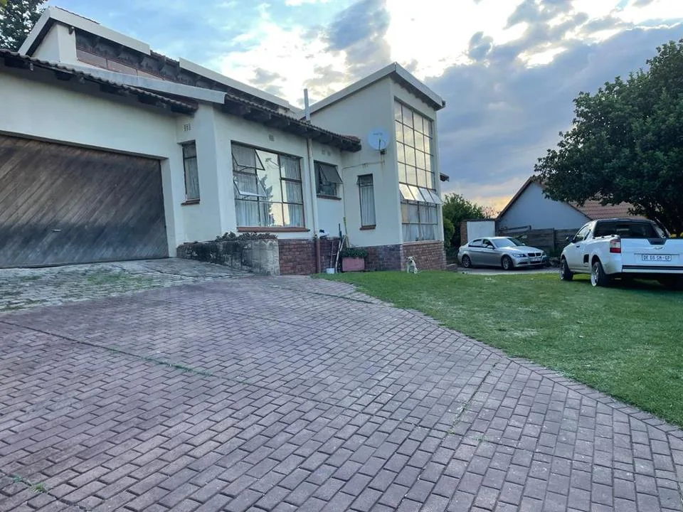 3 Bedroom House for sale in Naturena