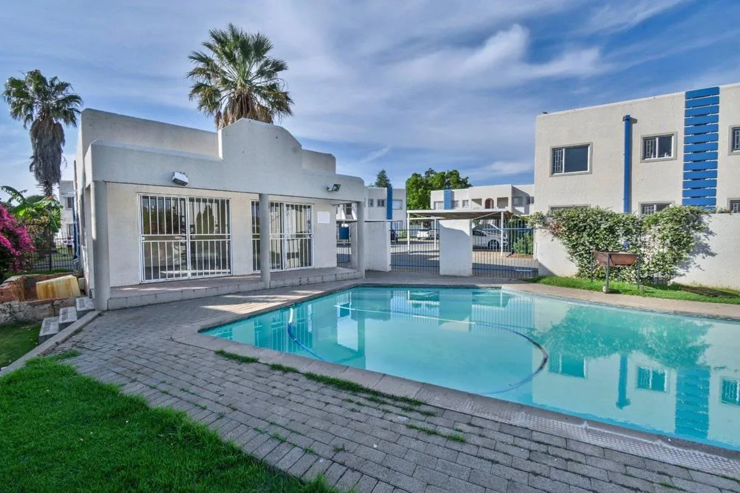 2 Bedroom Townhouse for sale in Langenhovenpark