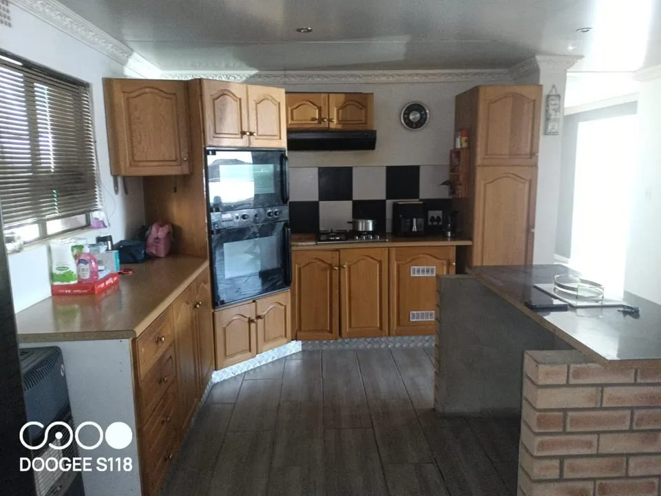 House for sale in Chatsworth