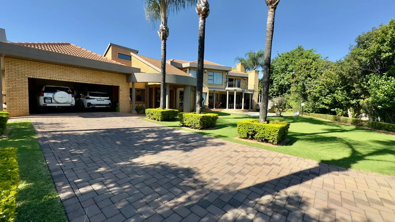 4 Bedroom House for sale in Eldoraigne