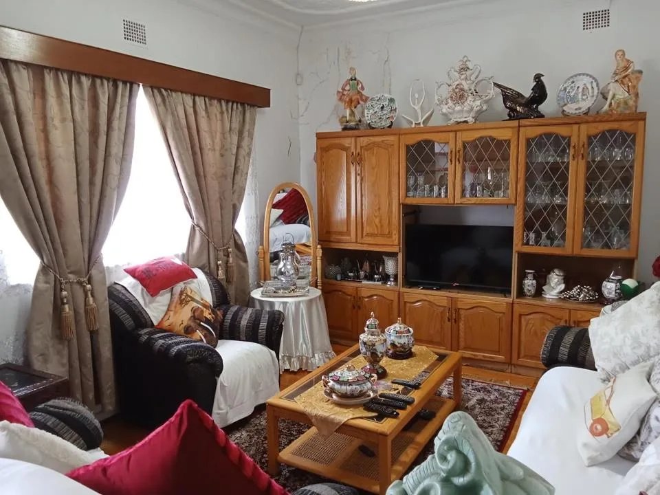 4 Bedroom House for sale in Bezuidenhout Valley
