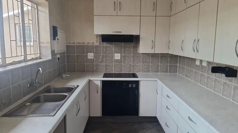 3 Bedroom Apartment / flat for sale in Selcourt