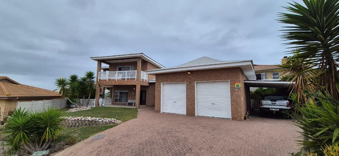 4 Bedroom House for sale in Reebok
