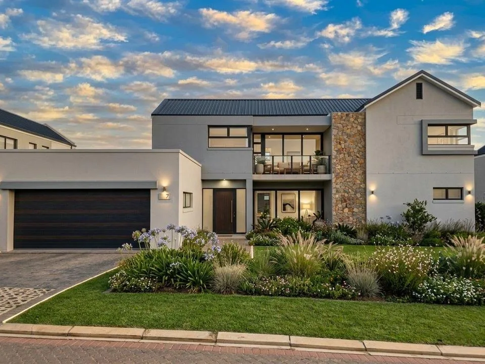 4 Bedroom House for sale in Renosterbos Estate