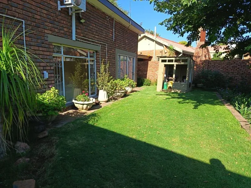 4 Bedroom House for sale in Kuruman