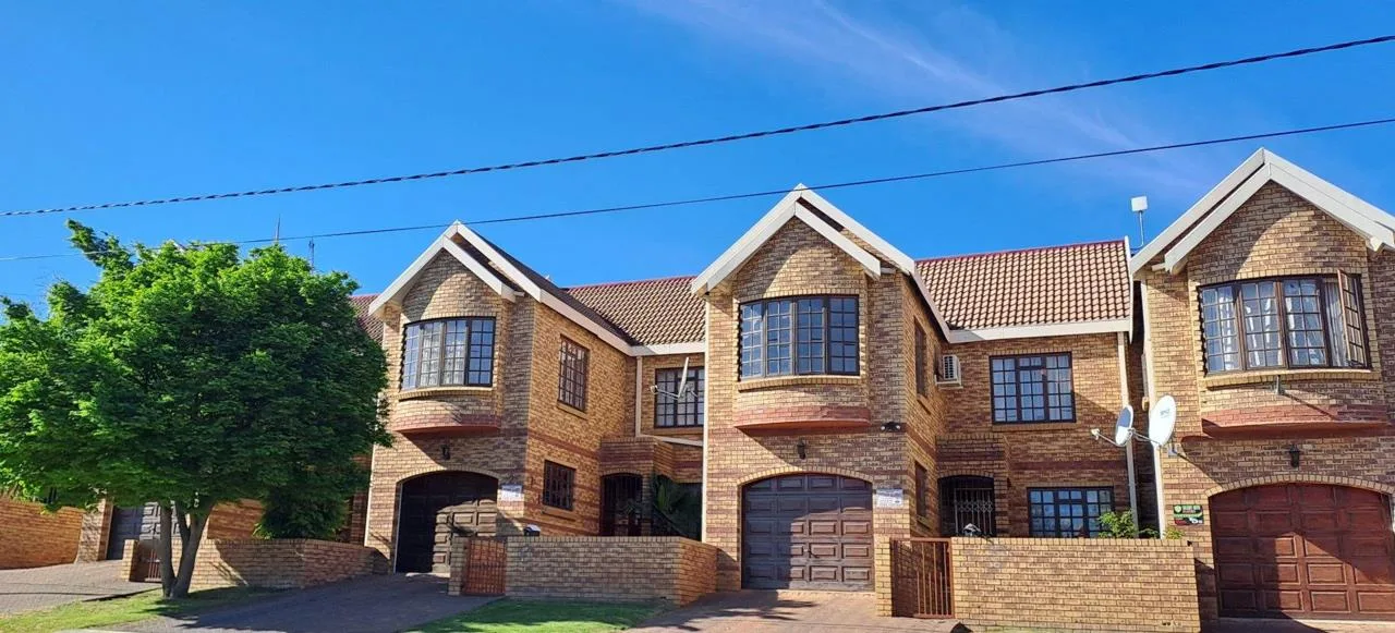 3 Bedroom Townhouse for sale in Eureka