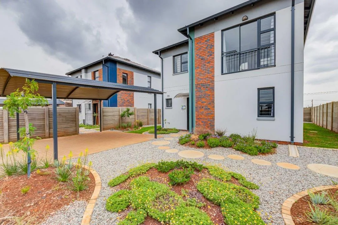 3 Bedroom House for sale in Dhlamini