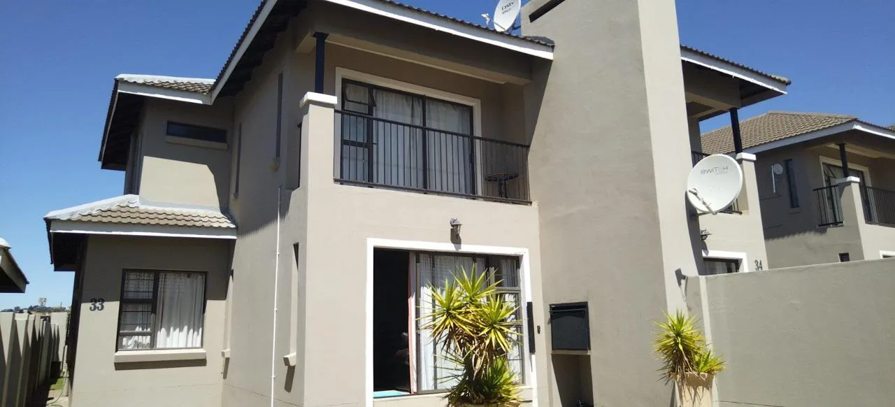 3 Bedroom Townhouse for sale in Lilyvale S H