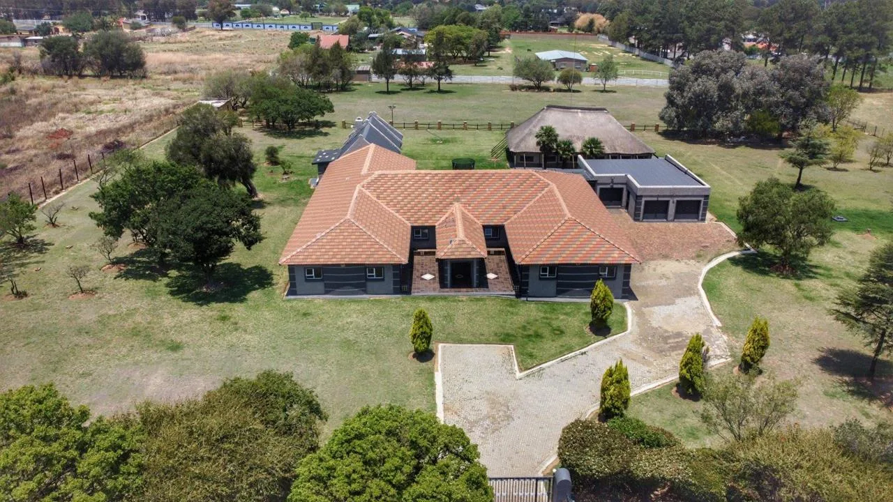 9 Bedroom House for sale in Blignautsrus AH