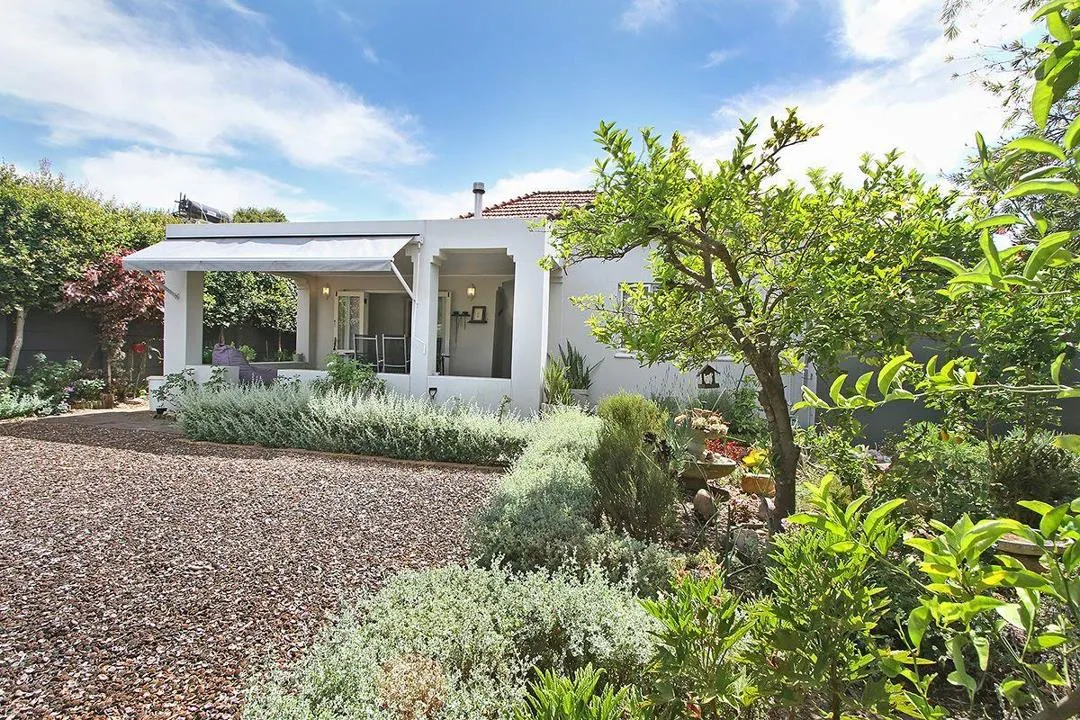 2 Bedroom House for sale in Rondebosch