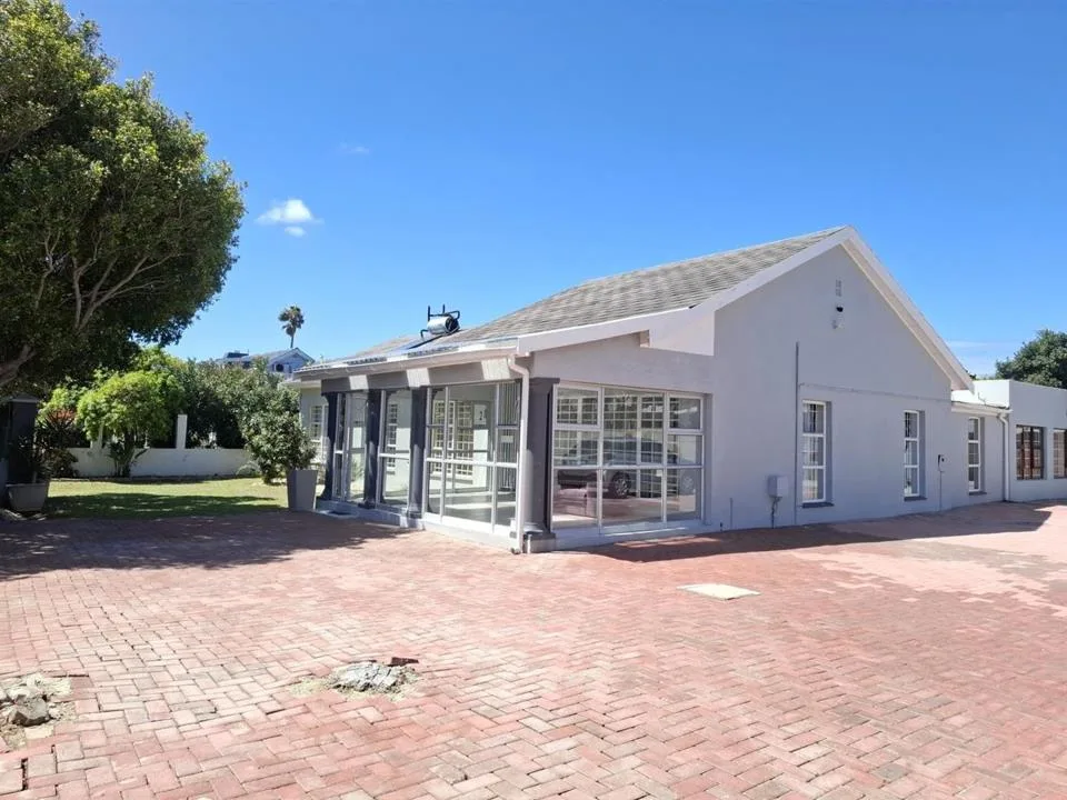4 Bedroom House to rent in Summerstrand