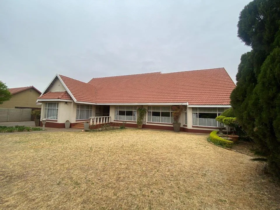 4 Bedroom House for sale in Delmas West