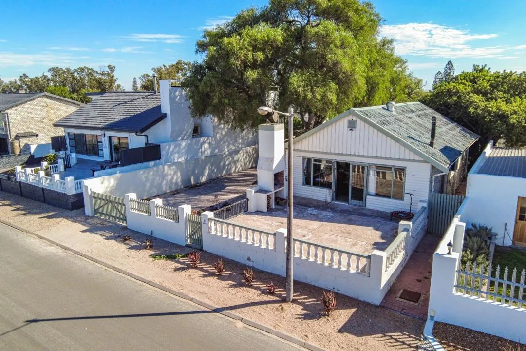 3 Bedroom House for sale in Velddrif