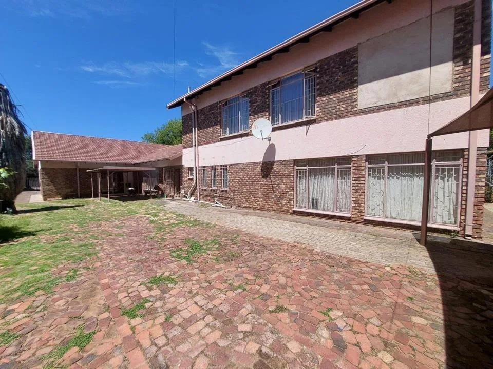 12 Bedroom House for sale in La Hoff