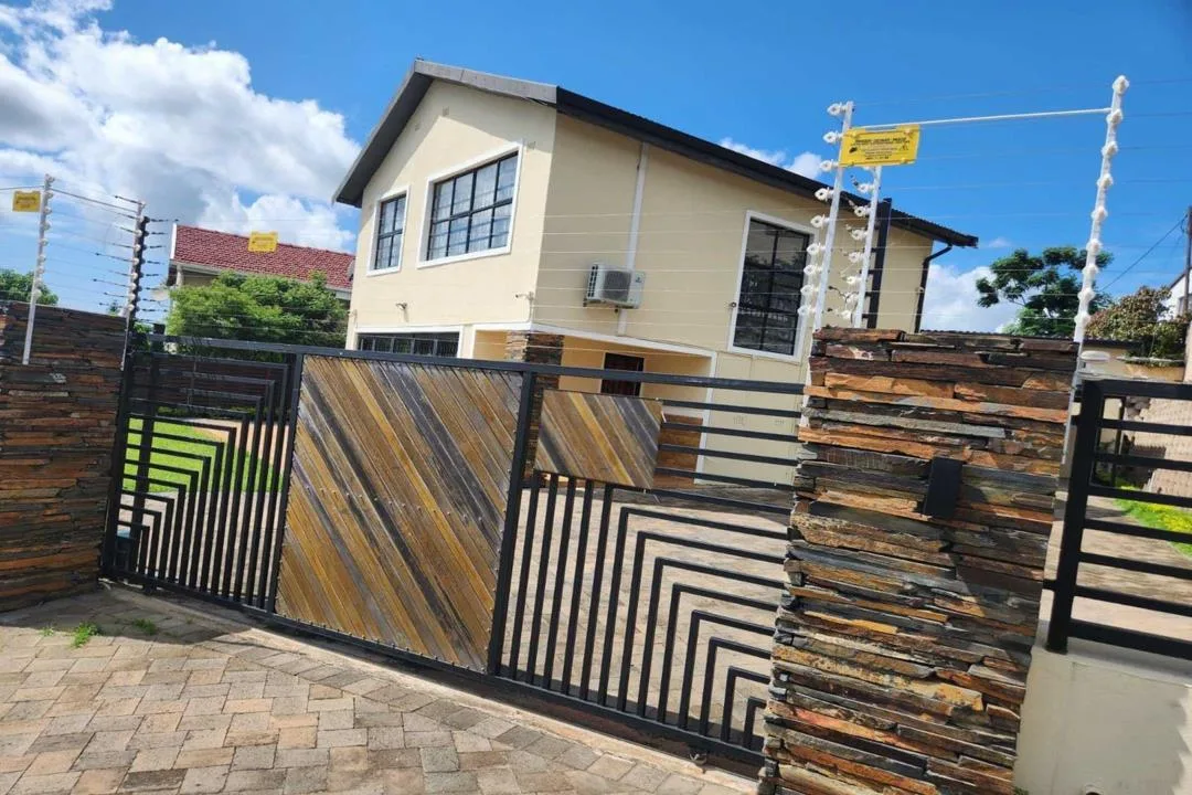 3 Bedroom House for sale in Chatsworth Central