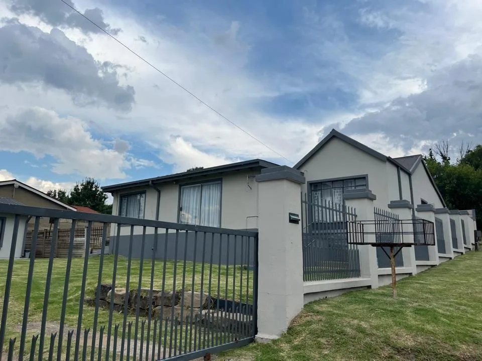 7 Bedroom House for sale in Reitz