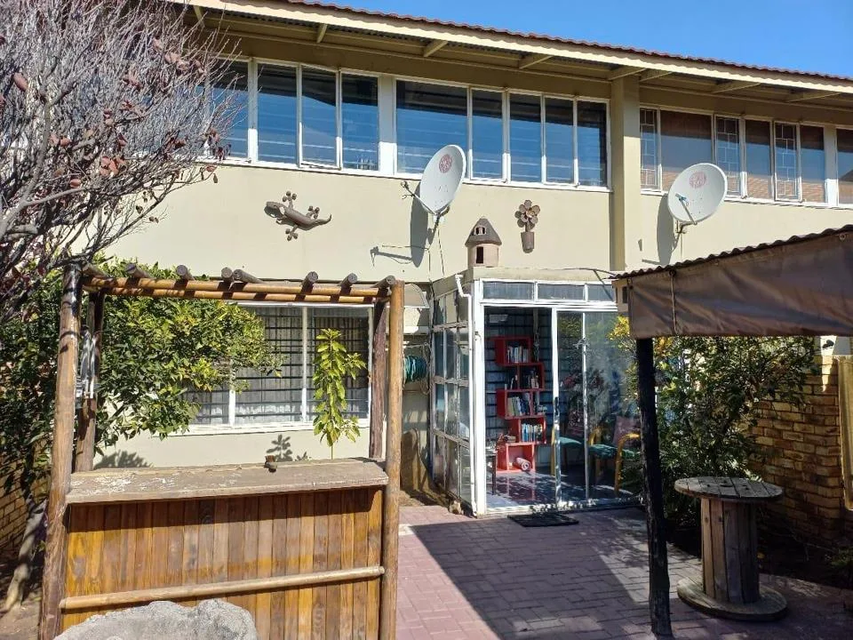 3 Bedroom Townhouse for sale in Sasolburg Ext 2