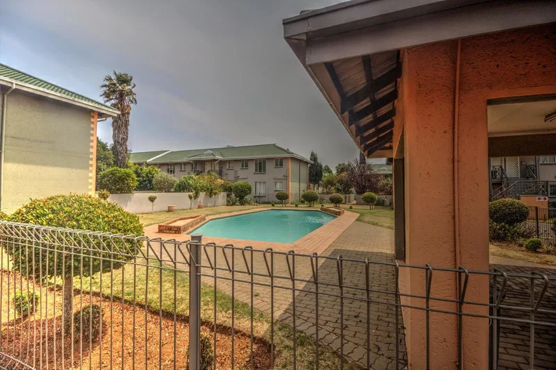 2 Bedroom Townhouse in Glen Marais