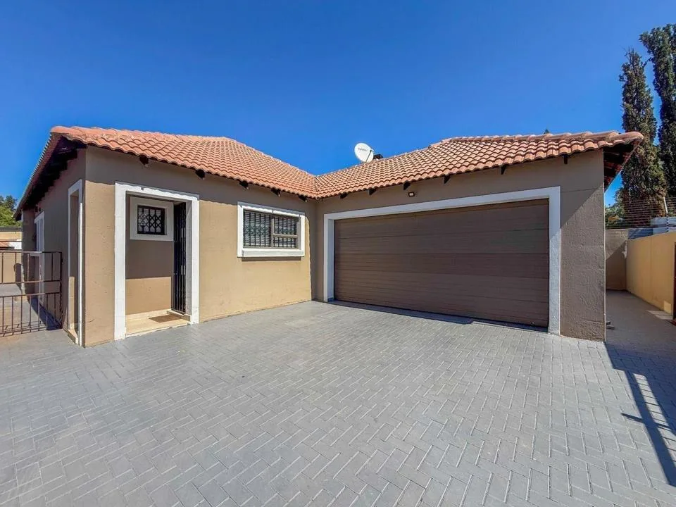 3 Bedroom House to rent in Gateway Manor