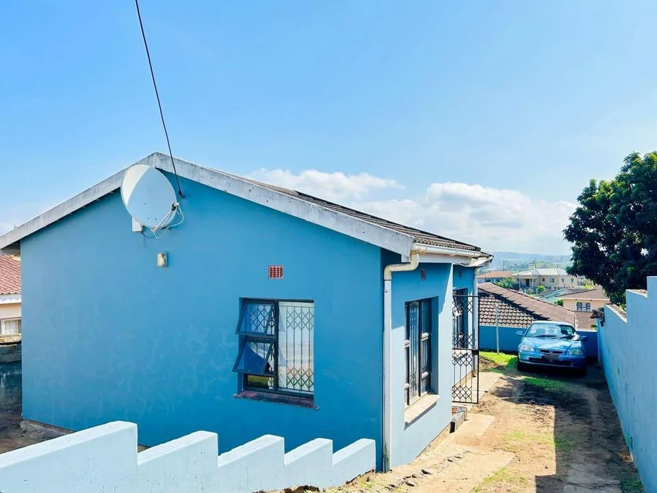 2 Bedroom House for sale in Amanzimtoti