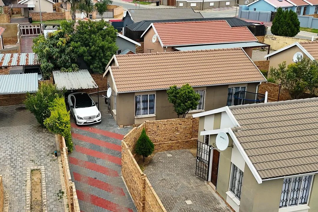 3 Bedroom House for sale in Cosmo City
