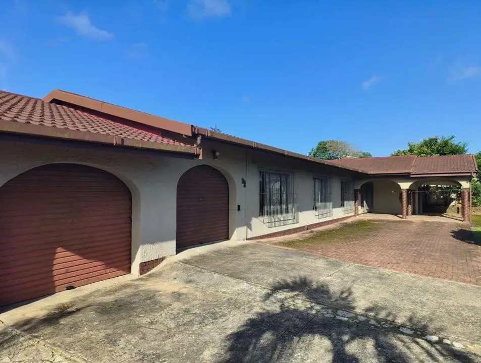 5 Bedroom House for sale in Marburg