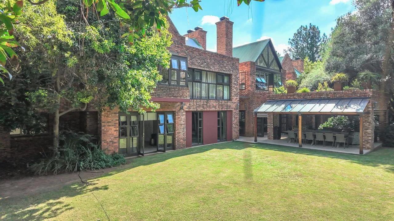 5 Bedroom House for sale in Maroeladal