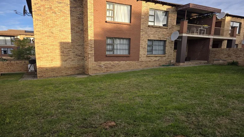 3 Bedroom Townhouse for sale in Shellyvale