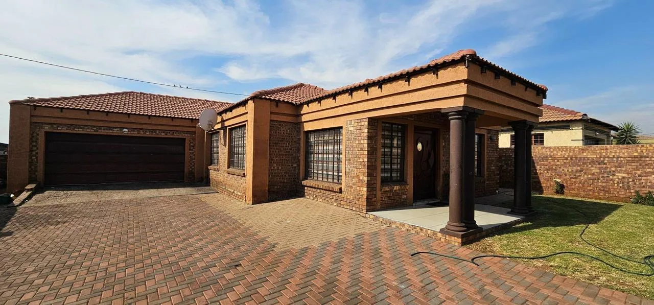 3 Bedroom House for sale in Mineralia