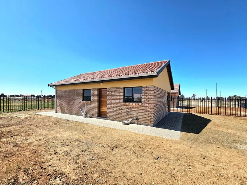 2 Bedroom House for sale in Heidedal