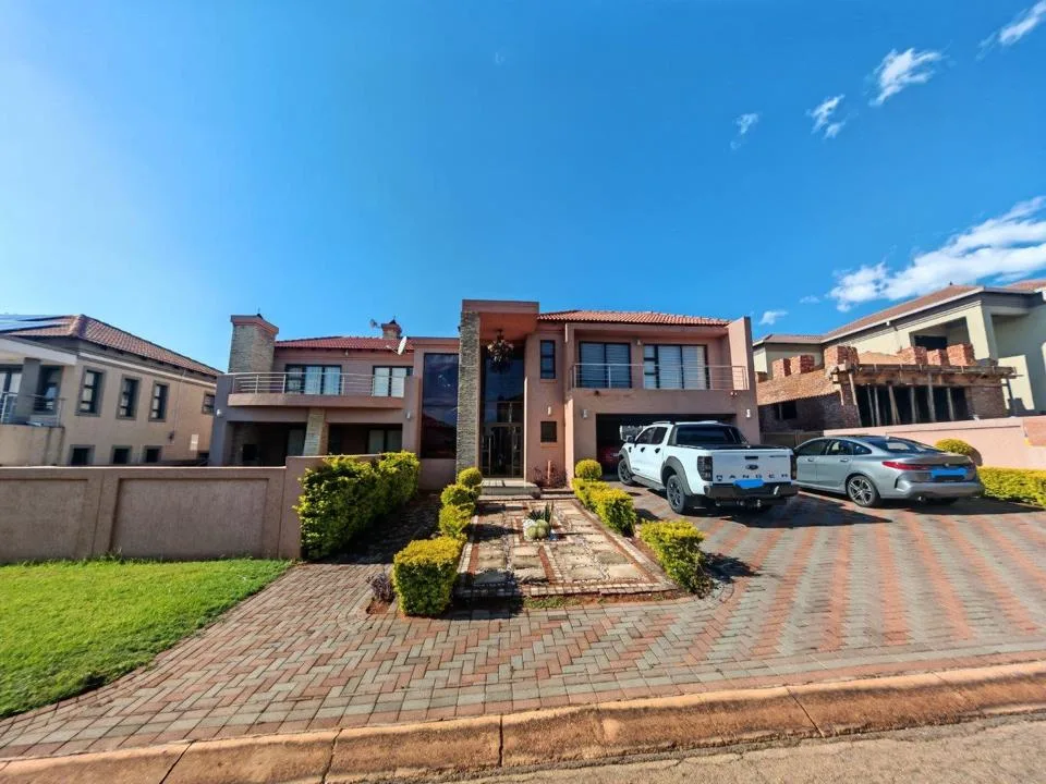 6 Bedroom House for sale in Amandasig