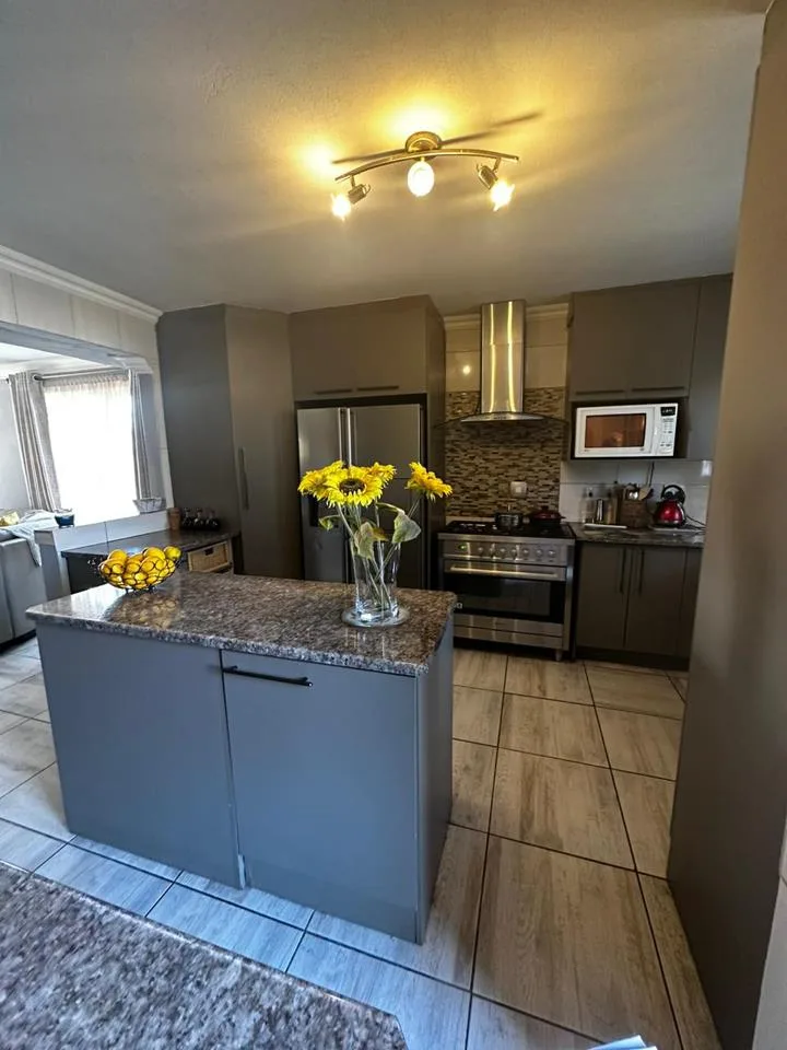 4 Bedroom House for sale in Tlhabane West