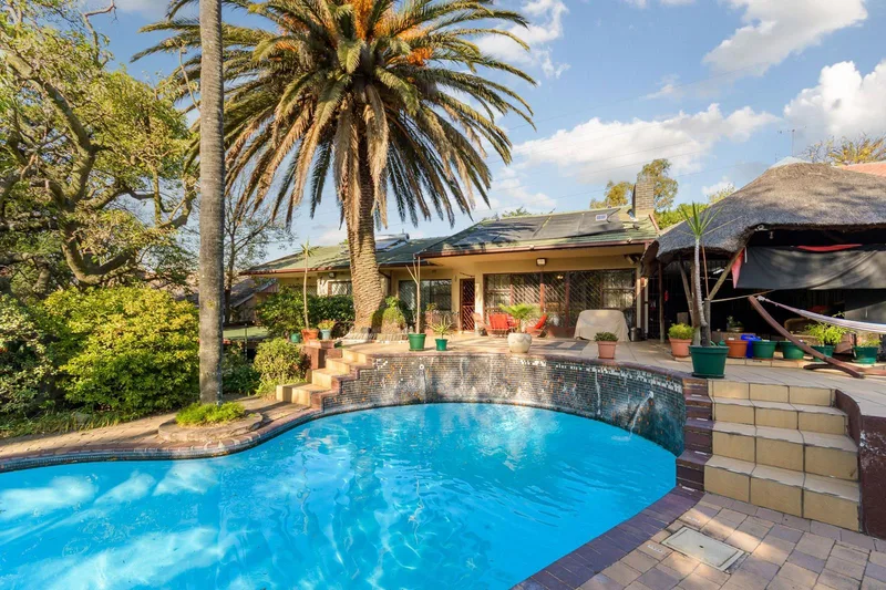 5 Bedroom House in Kew