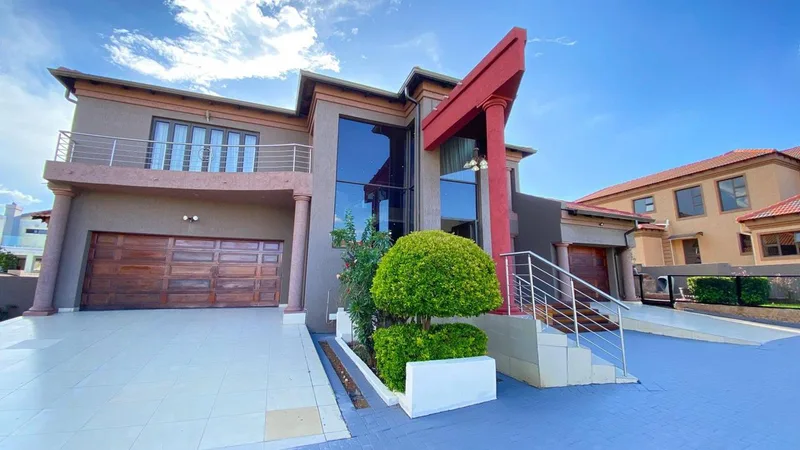 6 Bedroom House for sale in Amandasig