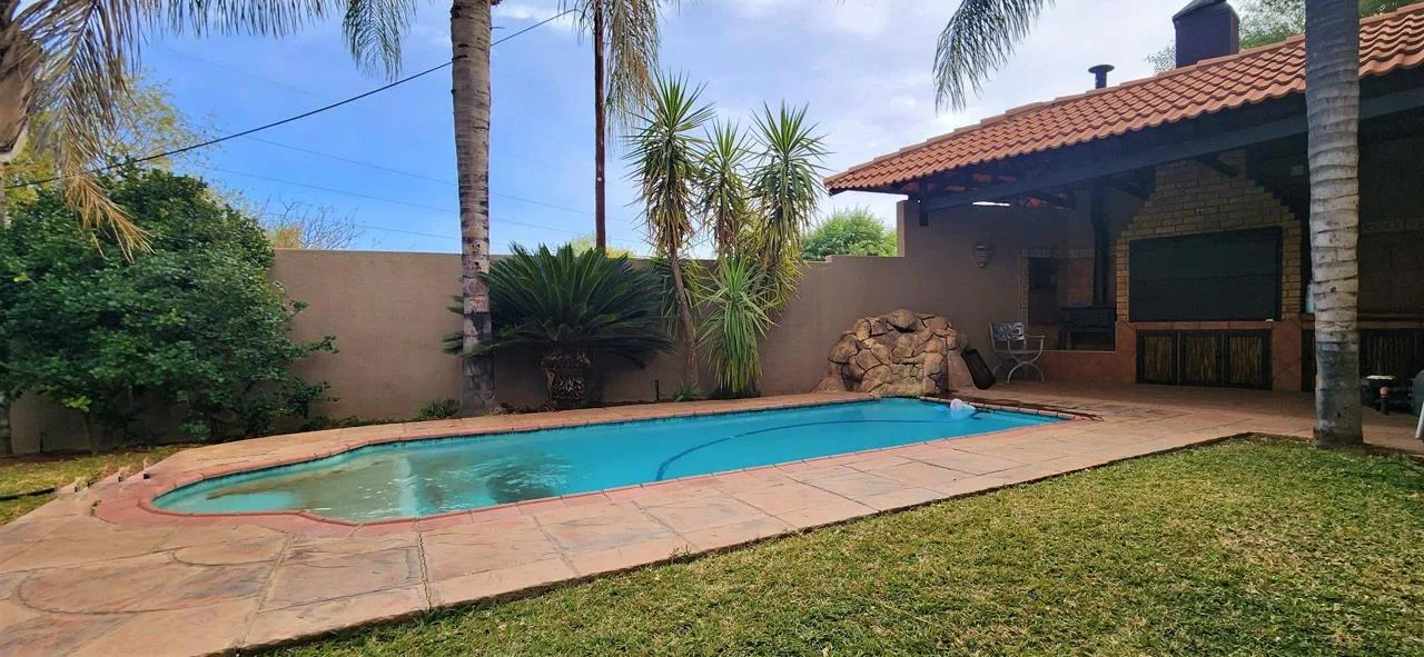 4 Bedroom House for sale in Flora Park