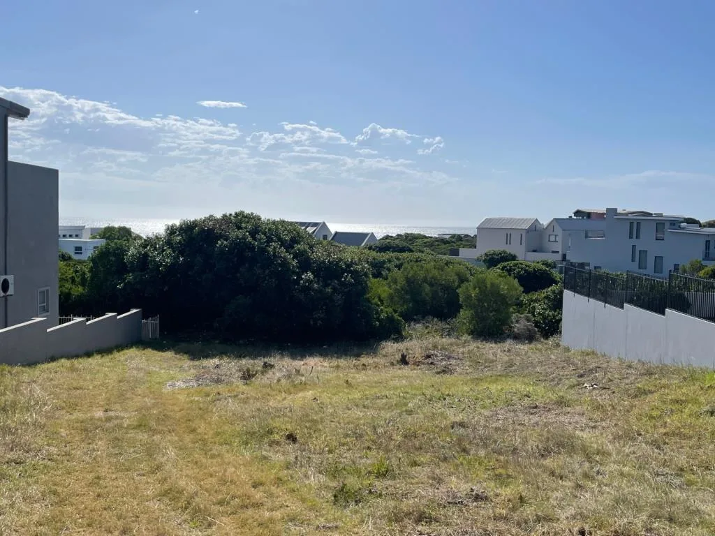 595 m² Land available in De Kelders