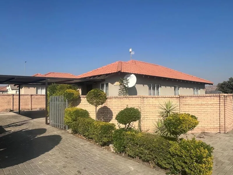 3 Bedroom House for sale in Waterkloof Hill Estate