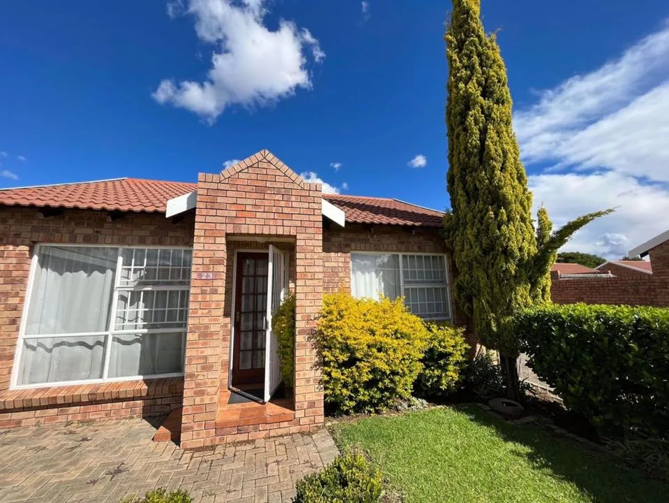 3 Bedroom Townhouse for sale in Universitas