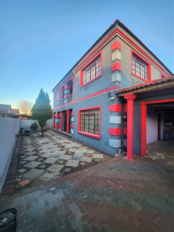4 Bedroom House for sale in Vista Park