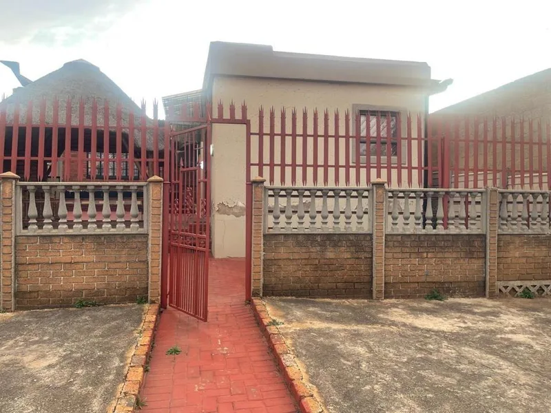 3 Bedroom House for sale in Klipspruit West