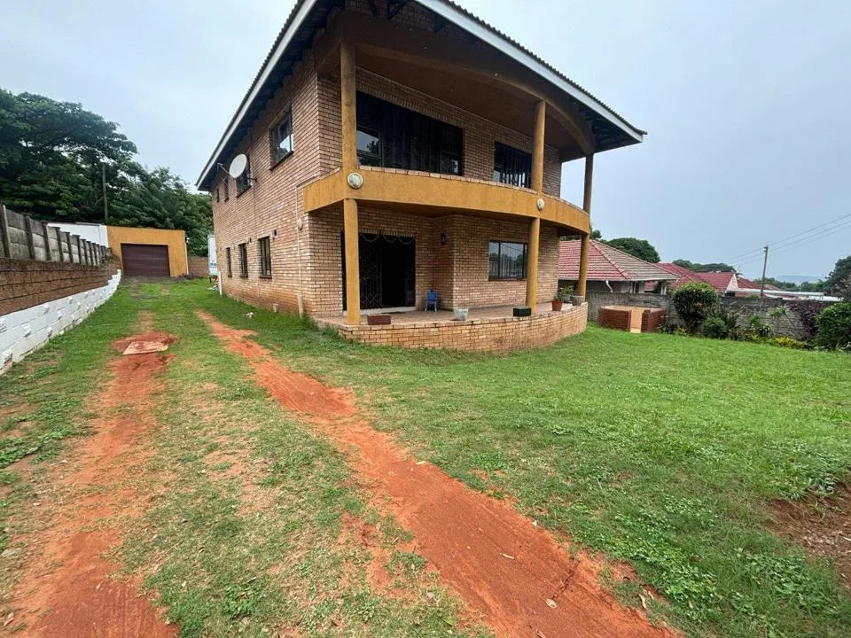 6 Bedroom House for sale in Woodlands