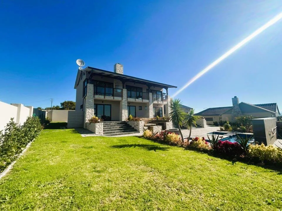 3 Bedroom House for sale in Blue Waters Estate